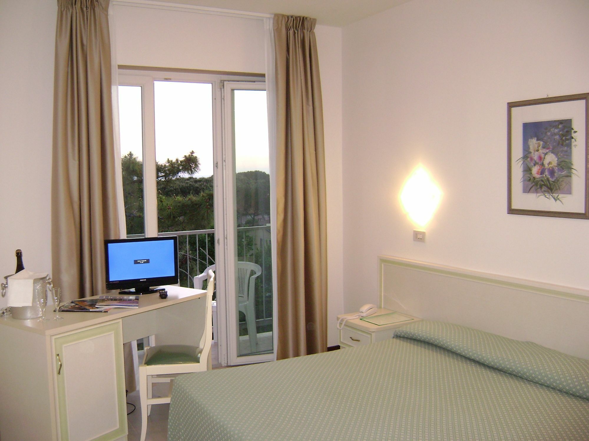 Mediterraneo Hotel 3*